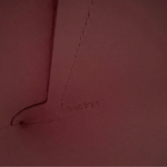 💯 Authentic Louis Vuitton Kirigami Set From By the Pool Collection - Picture 9 of 9